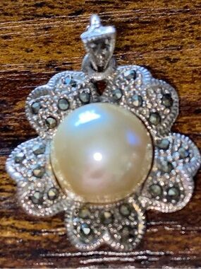 Pearl and Hematite in 925 Sterling Silver Flower Pendant